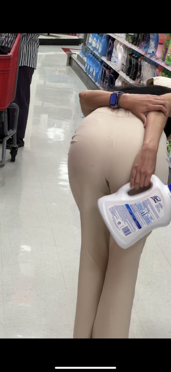 browny44's tweet photo. Weird she had to kno I was creep shooting it’s like she bent that fat ass right over for the camera 😭🤦🏽‍♂️ #creepshot #thot #candid #candidass #thick #hs #bbc https://t.co/Rg5HMcKnuX