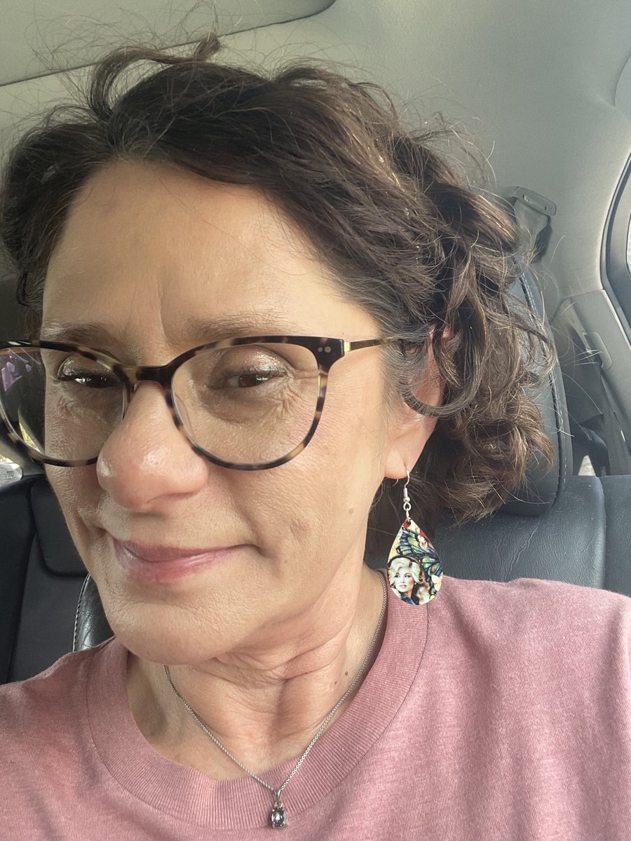 SoonerShannon's tweet photo. Happy Dolly Day to all who celebrate! #9/25 #lifewell-lived 🦋🧡 https://t.co/MUZ4qq0Czu