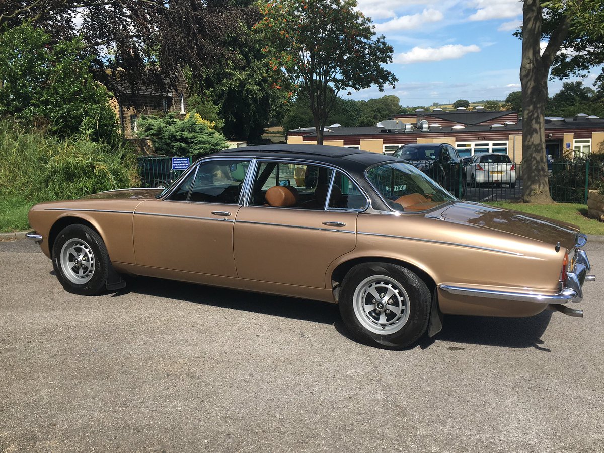 AndyFlashheart's tweet photo. @Stephen59845260 @ShropsAeroPig 12, it’s a Double Six Vanden Plas, the 6th Series 2 VDP made in 1973

It’s only done 54k miles as it was in a museum for many years https://t.co/DV6mf0rKXU