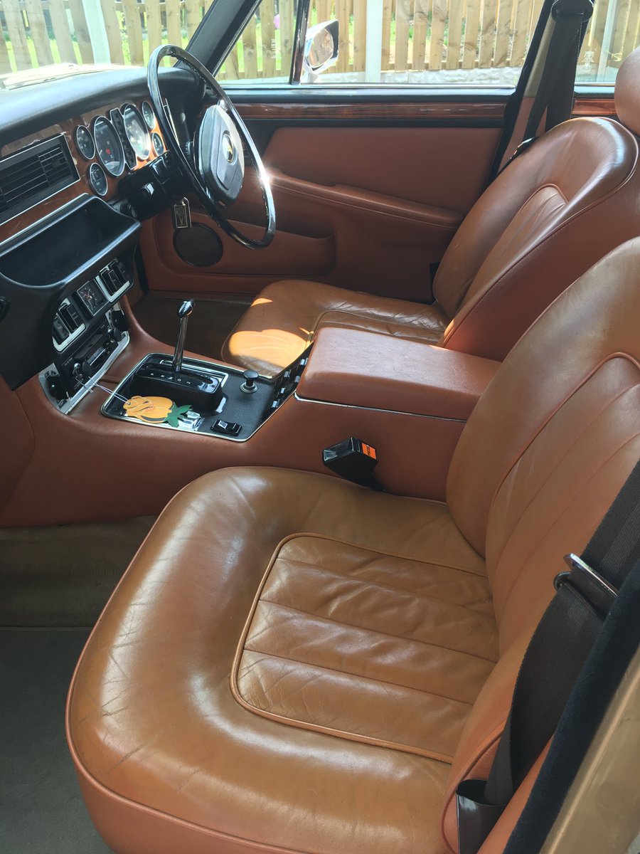AndyFlashheart's tweet photo. @Stephen59845260 @ShropsAeroPig 12, it’s a Double Six Vanden Plas, the 6th Series 2 VDP made in 1973

It’s only done 54k miles as it was in a museum for many years https://t.co/DV6mf0rKXU