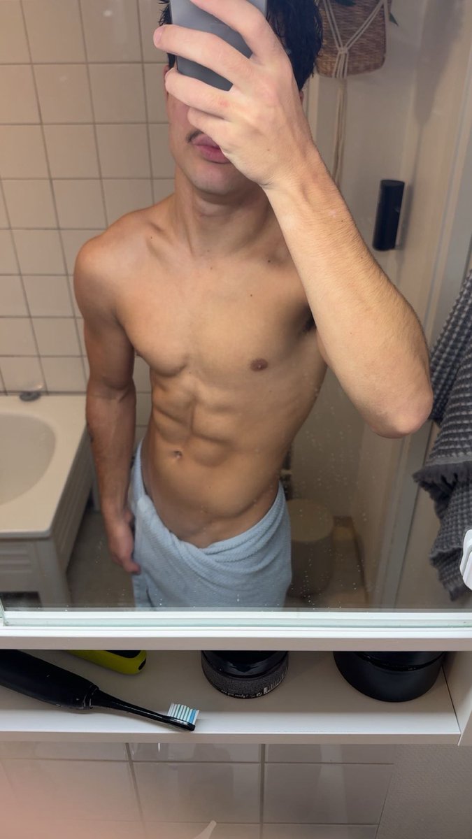 y247674's tweet photo. Love being clean shaven😛 https://t.co/cPkokafZQe