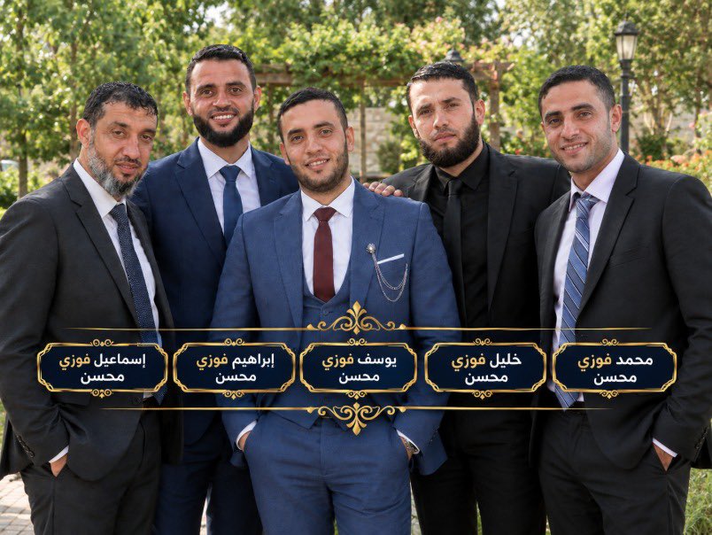 mohammedhaniya's tweet photo. محمد، خليل، يوسف، إسماعيل، إبراهيم..
خمسة إخوة كانوا يومًا كتفًا إلى كتف في صورة
واليوم صاروا خمسة قبور

كان إبراهيم آخر من بقي في الصورة..
حمل أسماء إخوته الأربعة في قلبه، وذهب يزور أحدهم فقتلوه فوق قبره.
فصار اسمه خامس الأسماء.

خمسة إخوة..
أخذتهم الحرب واحدًا تلو الآخر
حتى لم تُبقِ للأم من أبنائها إلا أسماءهم
ولا للصورة إلا وجوهًا لا تكبر