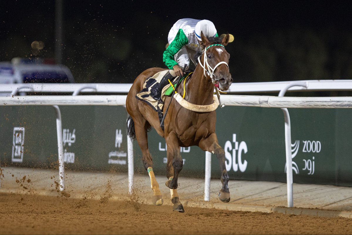 alareen_racing's tweet photo. البطلة " توبه " 🤩

بشعار الشيخ عبدالله حمود المالك الصباح.

تحقق لقب كأس الطائف للأفراس 🏆 على مسافة 1600 متر، تدريبات عبدالله السدراني وبقيادة الخَيّال العالمي محمد الدهام 

ألف مبروك 👏🏻👏🏻

#العرين_ريسينق https://t.co/lmRqCWH4r9