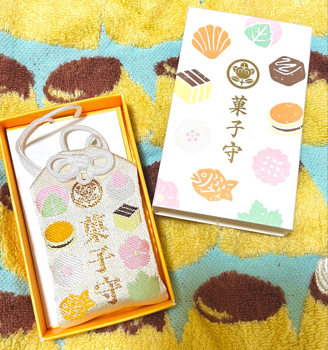 fl6v34's tweet photo. お菓子のおまもりをGETしたよ🍮🍰🍡ｷｬﾜｲｨ https://t.co/TOh1KtXuAC