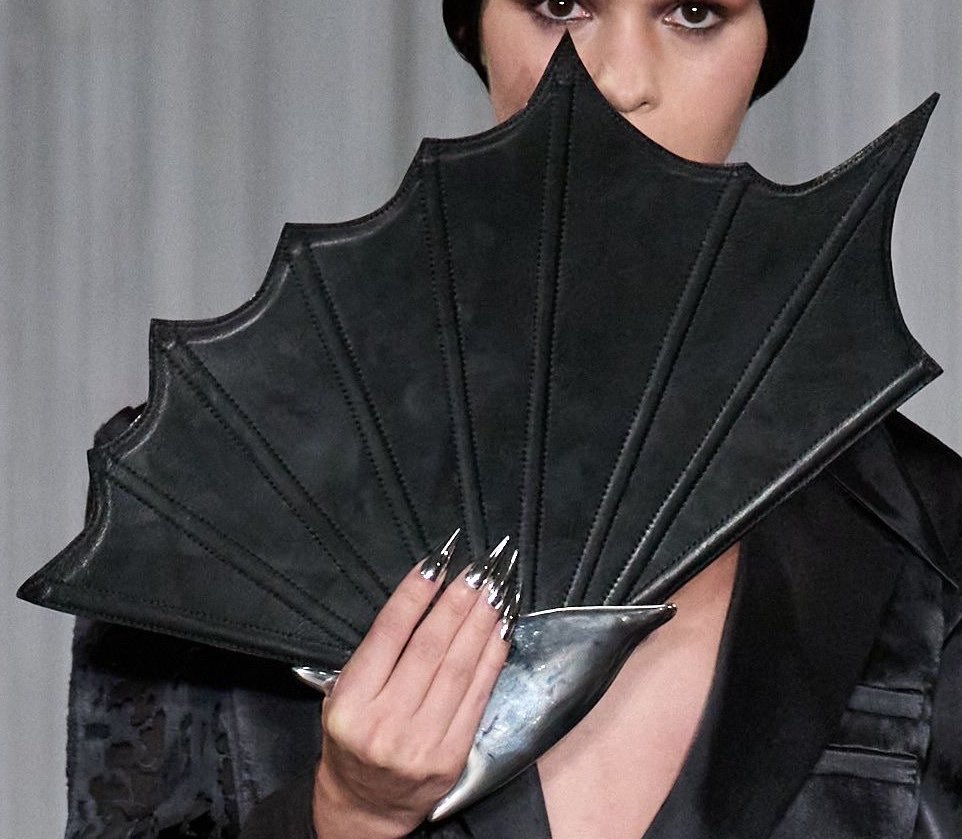 _venus_marie's tweet photo. obsessed with the batwing-esque fan at grace ling ss27 https://t.co/wB6FSZ7MqA
