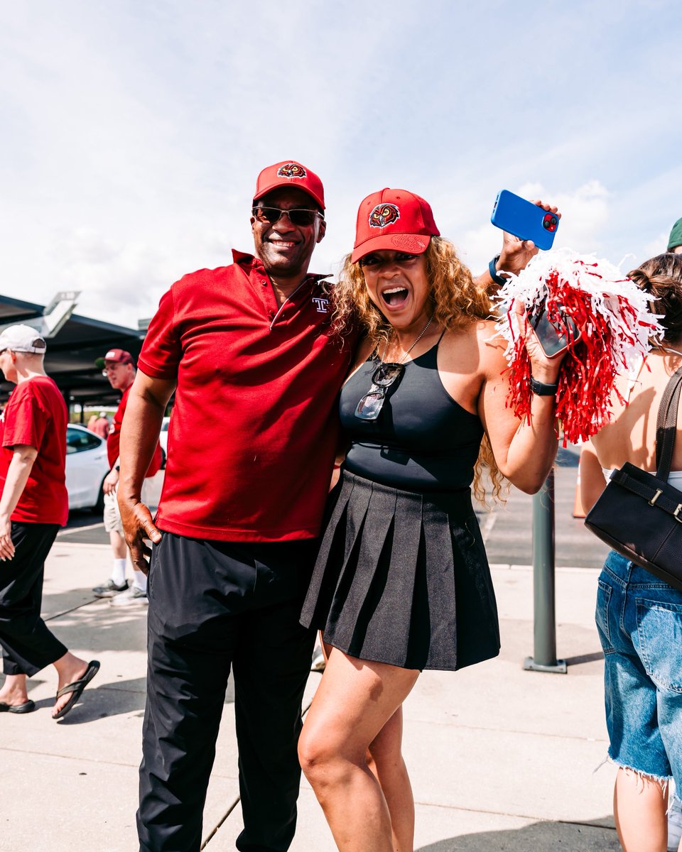 LFFStadium's tweet photo. Just like that, it’s a gameday at Lincoln Financial Field again 👊

📸 @Temple_FB https://t.co/kYOQkf3Qmu