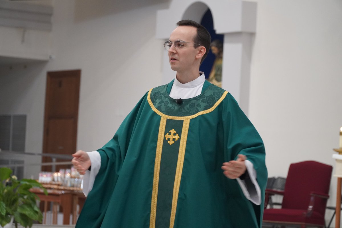 SJDCHS's tweet photo. 🙏 “But who do you say that I am?” — Luke 9:20
Thank you to St. Ignatius Martyr’s Fr. Chris Mulholland, CSC, for celebrating this morning’s liturgy with our Saints community. His homily reminded us to invite Jesus into our hearts each day so His love may shine through us. ✨ https://t.co/qnzW3vebkk