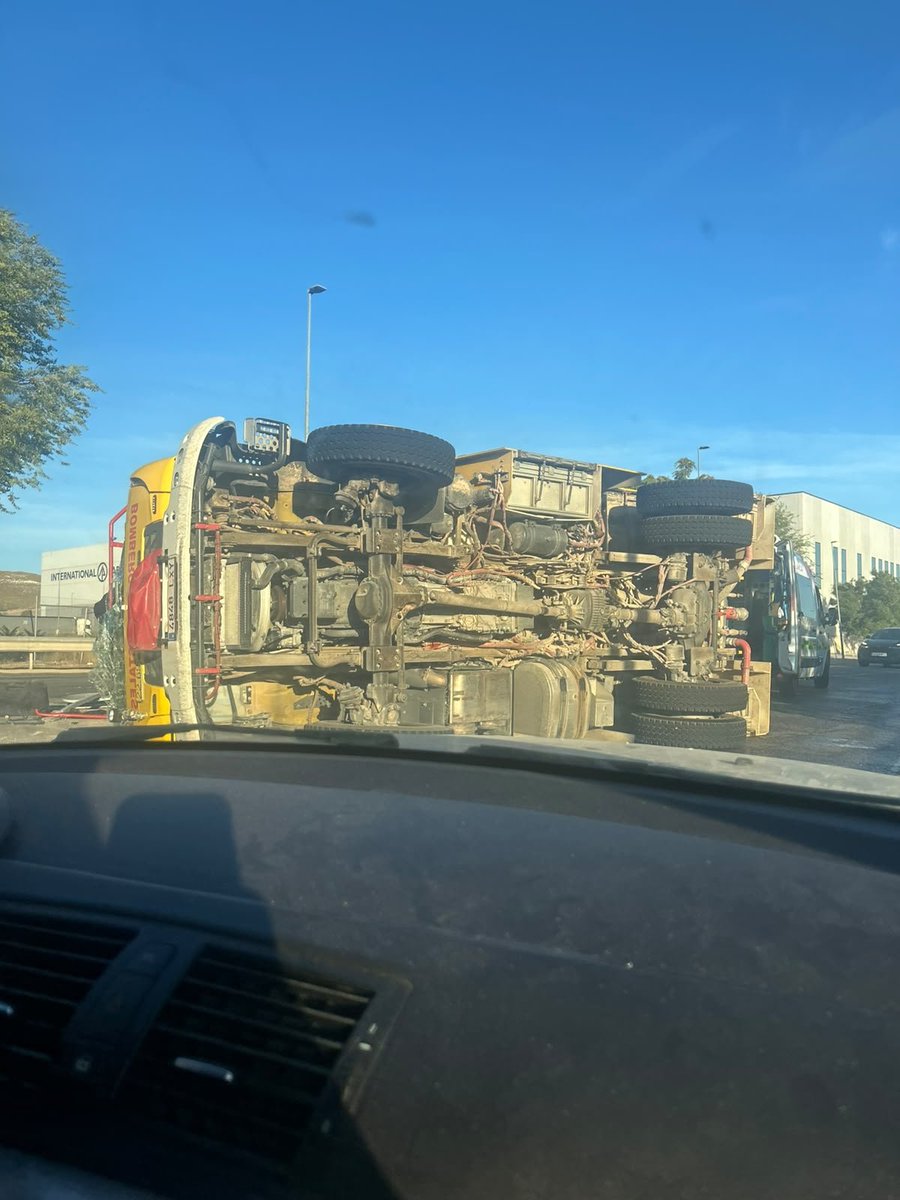 bomberos_infoma's tweet photo. Ha volcado una BFP del 22.69 #AlcalaDeHenares creo que camino a #IFPioz #Guadalajara
#INFOMA26
Accidente con 2 heridos, pronta recuperación a los compañeros de #Tragsa
Luego trabajar en emergencias y #IIFF no es peligroso.
@CarlosNovilloPi @ComunidadMadrid
@112cmadrid https://t.co/nvyEHziO0S
