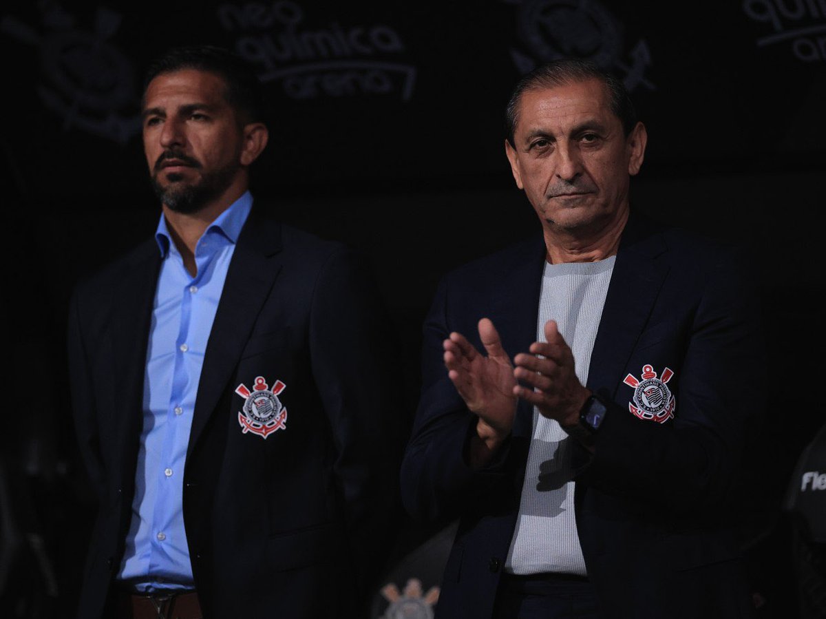 futebol_info's tweet photo. 🚨 AGORA! Ramón Díaz e Emiliano Díaz são os favoritos para voltar ao Corinthians em caso de demissão do técnico Fernando Diniz.

🗞️ @GerGarciaGrova 
📸 Rodrigo Coca/SCCP https://t.co/IUxuX1Be0J