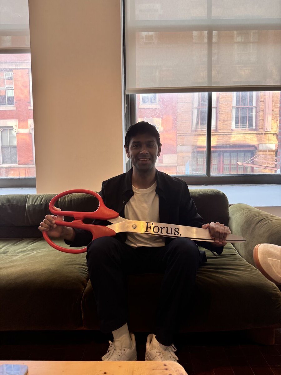 sahirjaggi's tweet photo. Last week our rep from @tryramp dropped off a 40" pair of red-handled scissors with the @forus logo on the blade. They are very sharp.

Day ones know we originally incorporated as Red Scissor, Inc. (to cut through red tape for our users), and I still use my original Ramp card from before our name change.

Such a fun gift, going on our office wall!