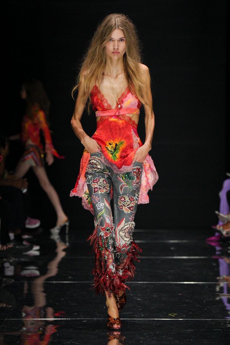 rosev1207's tweet photo. Roberto Cavalli: 2027 RTW MFW Collection https://t.co/0qbaWTtPyw