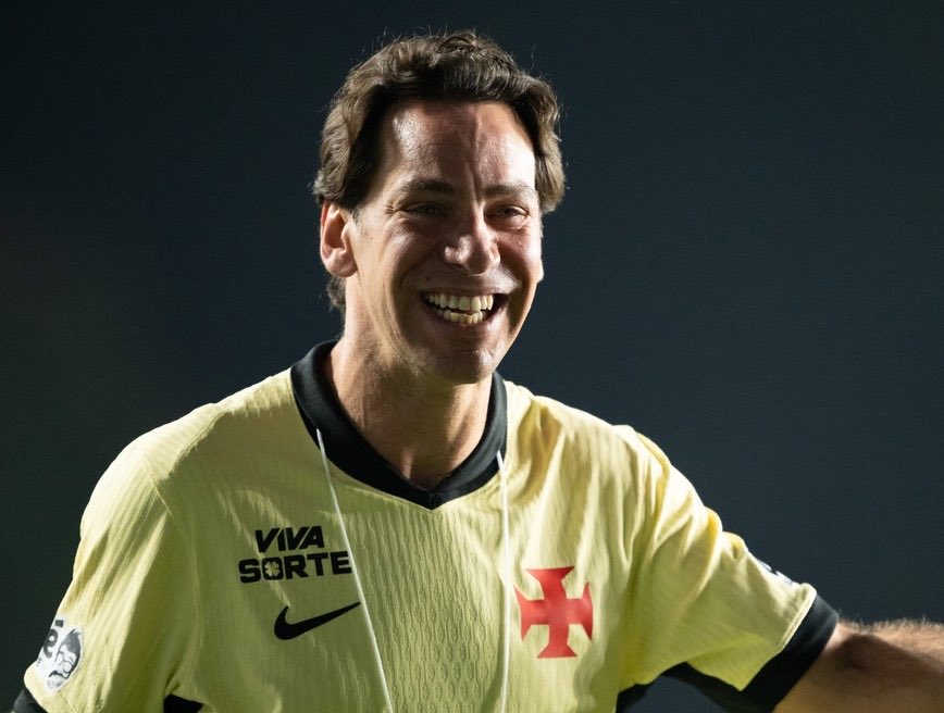 are_cruzmaltina's tweet photo. 🚨 URGENTE!

Almirante Participações de Marcos Faria Lamacchia vence o leilão e tem sua proposta homologada.

Agora é esperar os ritos internos do Vasco.

📰 | @pedrosa 
📸 | Jorge Rodrigues (AGIF) https://t.co/GsHfSEtmaJ