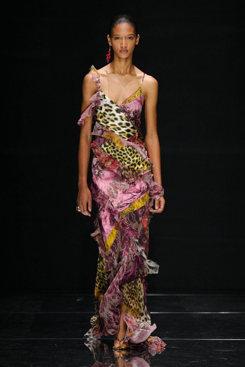 rosev1207's tweet photo. Roberto Cavalli: 2027 RTW MFW Collection https://t.co/0qbaWTtPyw