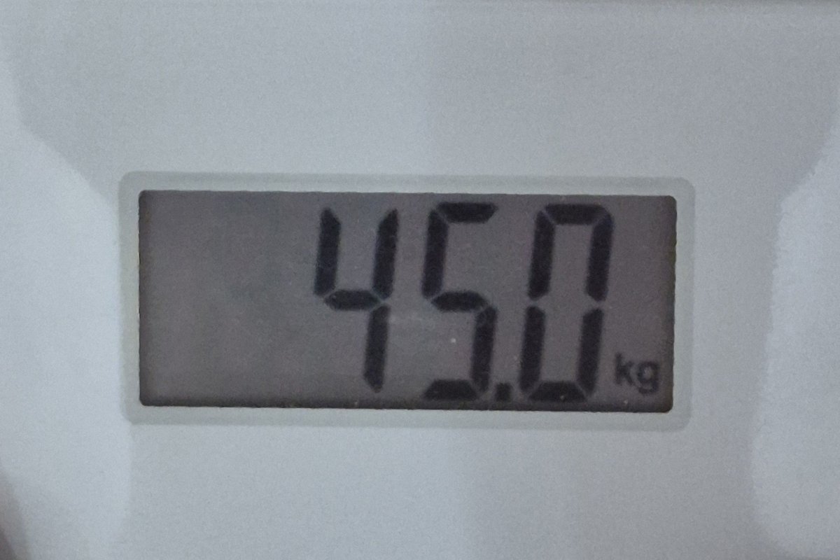 cwtieful's tweet photo. I GOT MY SCALE BACK AFTER 2 WEEKS HELLO??????? down by 2.5 kgs hi hi hi hi hi https://t.co/5DzOOjqAGD
