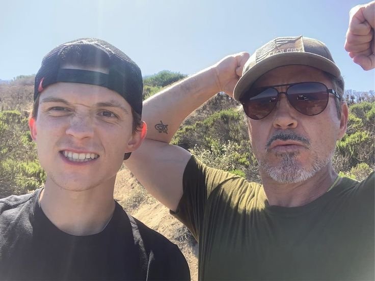 moovsny's tweet photo. They are literally like father and son.
😭😭😭😭 https://t.co/9cSDrHdnBo