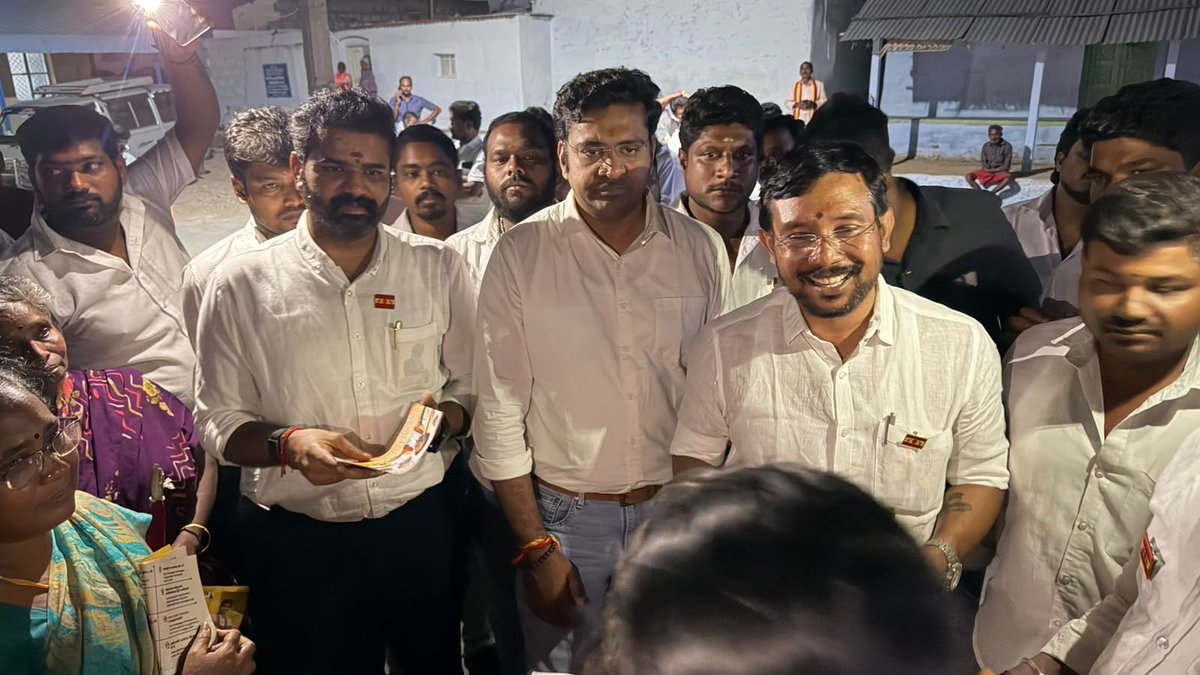 TamilanRaguls's tweet photo. தாராபுரம் இடைத்தேர்தலில் போட்டியிடும் தமிழக வெற்றிக் கழகத்தின் வெற்றி வேட்பாளர் திருமதி P. சத்தியபாமா அவர்களுக்கு ஆதரவாக, மாண்புமிகு பிற்படுத்தப்பட்டோர், மிகவும் பிற்படுத்தப்பட்டோர் மற்றும் சீர்மரபினர் நலத்துறை அமைச்சர் திரு. V. சம்பத் குமார் @tvksampathcbe அவர்களுடனும், சிங்காநல்லூர் சட்டமன்ற உறுப்பினர் திரு. K.S. ஸ்ரீ கிரி பிரசாத் @SriGiriPrasath அவர்களுடனும் இணைந்து, நஞ்சியம்பாளையம் பகுதியில் வெற்றிச் சின்னமான விசில் சின்னத்திற்கு வாக்கு சேகரிப்பில் ஈடுபட்டோம்.

#tvkvijay #TamilanRagulgandhi #TVK #CMVijay #tvkspeakertamilanragulgandhi #Tharapuram
