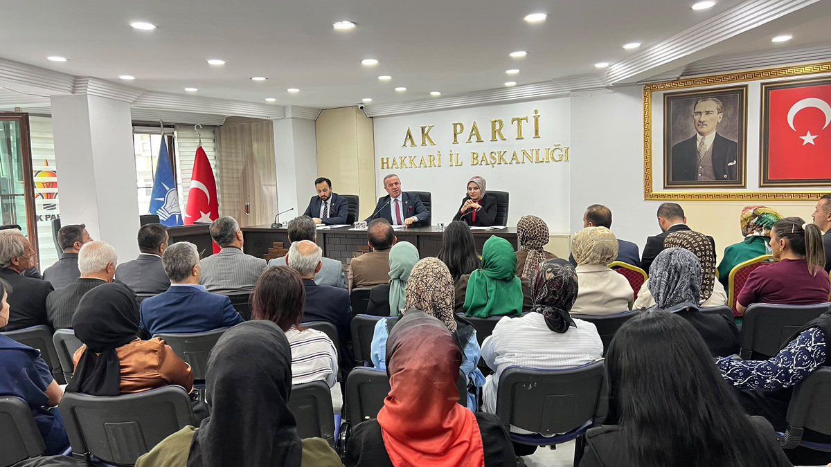 Akgencyova's tweet photo. 📍 AK Parti Hakkâri İl Başkanlığı

🔹Eylül Ayı İl Danışma Meclisi Toplantısı

İl Başkanımız Sn. Zeydin Kaya’nın başkanlığında; ilçe başkanlarımız, gençlik ve kadın kolları başkanlarımız ile teşkilatımızın kıymetli mensuplarıyla Eylül Ayı İl Danışma Meclisi Toplantımızı gerçekleştirdik.

Teşkilat çalışmalarımızı ve önümüzdeki döneme dair çalışmalarımızı istişare ettiğimiz toplantımızın teşkilatımız ve Hakkâri’miz için hayırlara vesile olmasını diliyoruz.

Birlik ve beraberlik içerisinde, aynı azim ve kararlılıkla çalışmalarımızı sürdüreceğiz. @RTErdogan