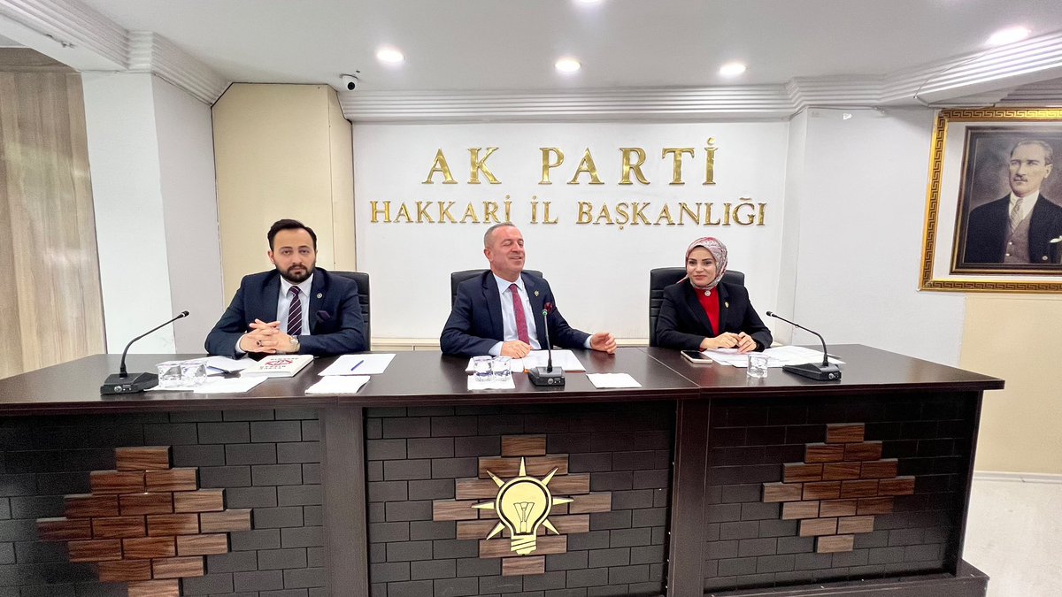 Akgencyova's tweet photo. 📍 AK Parti Hakkâri İl Başkanlığı

🔹Eylül Ayı İl Danışma Meclisi Toplantısı

İl Başkanımız Sn. Zeydin Kaya’nın başkanlığında; ilçe başkanlarımız, gençlik ve kadın kolları başkanlarımız ile teşkilatımızın kıymetli mensuplarıyla Eylül Ayı İl Danışma Meclisi Toplantımızı gerçekleştirdik.

Teşkilat çalışmalarımızı ve önümüzdeki döneme dair çalışmalarımızı istişare ettiğimiz toplantımızın teşkilatımız ve Hakkâri’miz için hayırlara vesile olmasını diliyoruz.

Birlik ve beraberlik içerisinde, aynı azim ve kararlılıkla çalışmalarımızı sürdüreceğiz. @RTErdogan