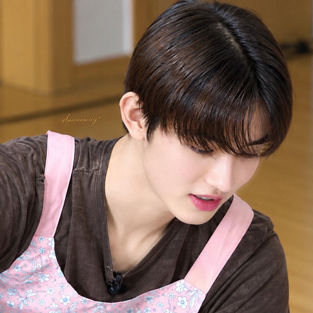 eomseaniee's tweet photo. he’s so pretty ㅠ__ㅠ https://t.co/zwLAZdldpz