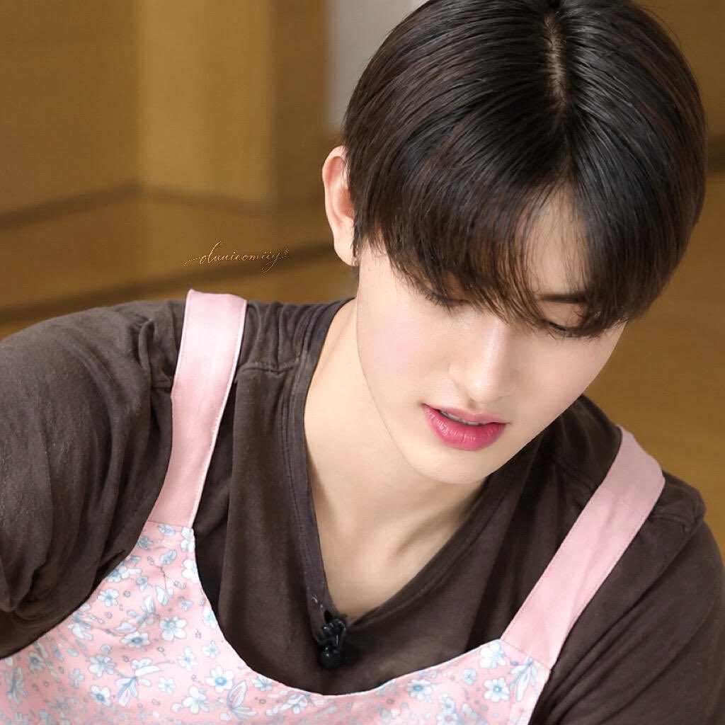 eomseaniee's tweet photo. he’s so pretty ㅠ__ㅠ https://t.co/zwLAZdldpz