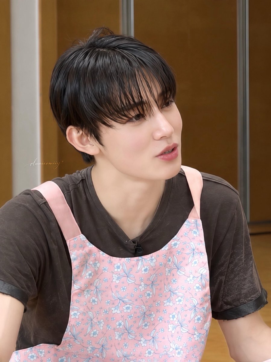 eomseaniee's tweet photo. he’s so pretty ㅠ__ㅠ https://t.co/zwLAZdldpz