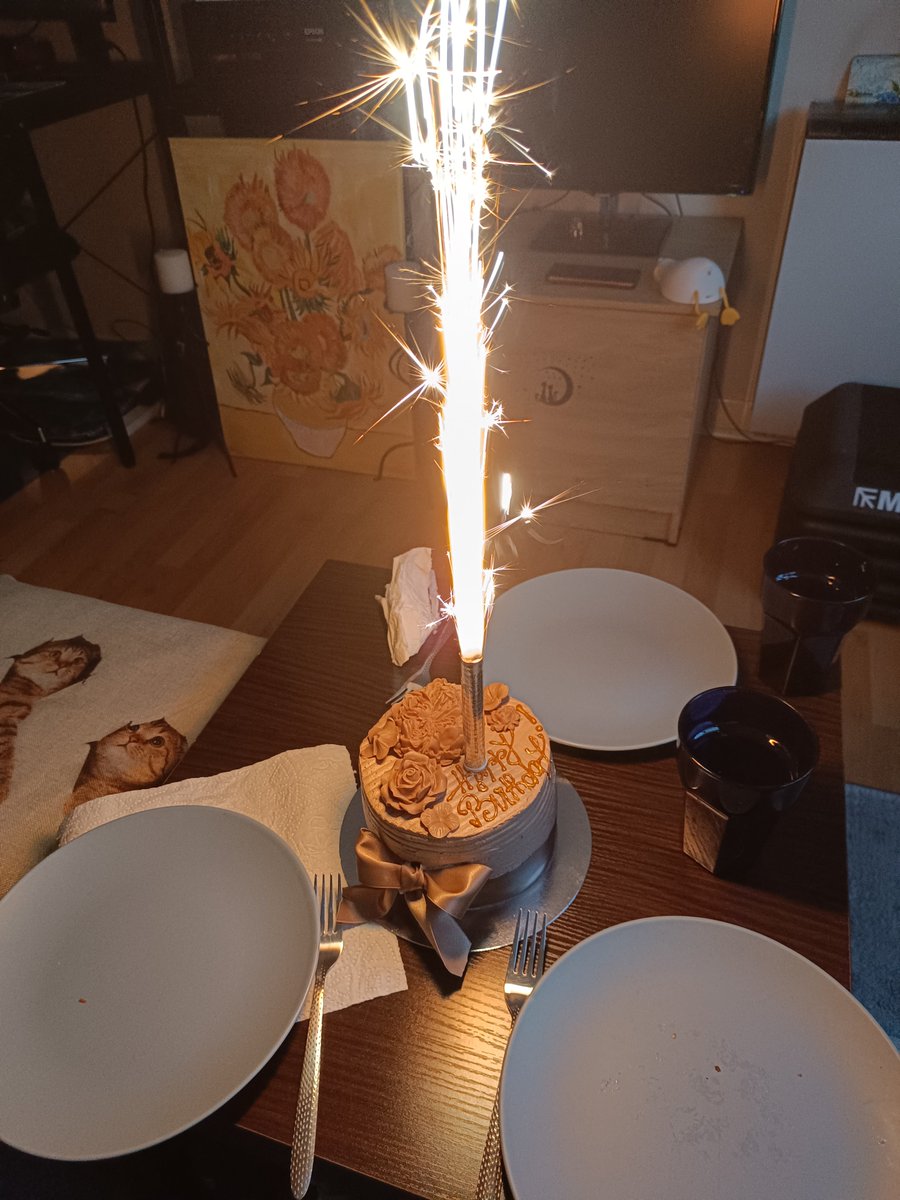 KusztorEmese's tweet photo. A year wiser? https://t.co/q5U0vzy98l