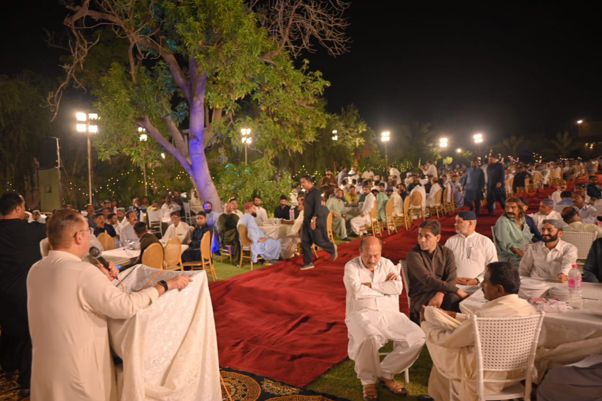 FaizullahK64113's tweet photo. راؤل ہاؤس راہوکی میں پی ایس-61 کے عوام کے اعزاز میں عشائیے کا اہتمام کیا گیا۔ شرجیل انعام میمن نے عوام سے ملاقات کی، ان کے مسائل سنے اور متعلقہ اداروں کے ذریعے مسائل کے حل کے لیے ضروری اقدامات کی یقین دہانی کرائی۔
@sharjeelinam https://t.co/pbcvysDmIL