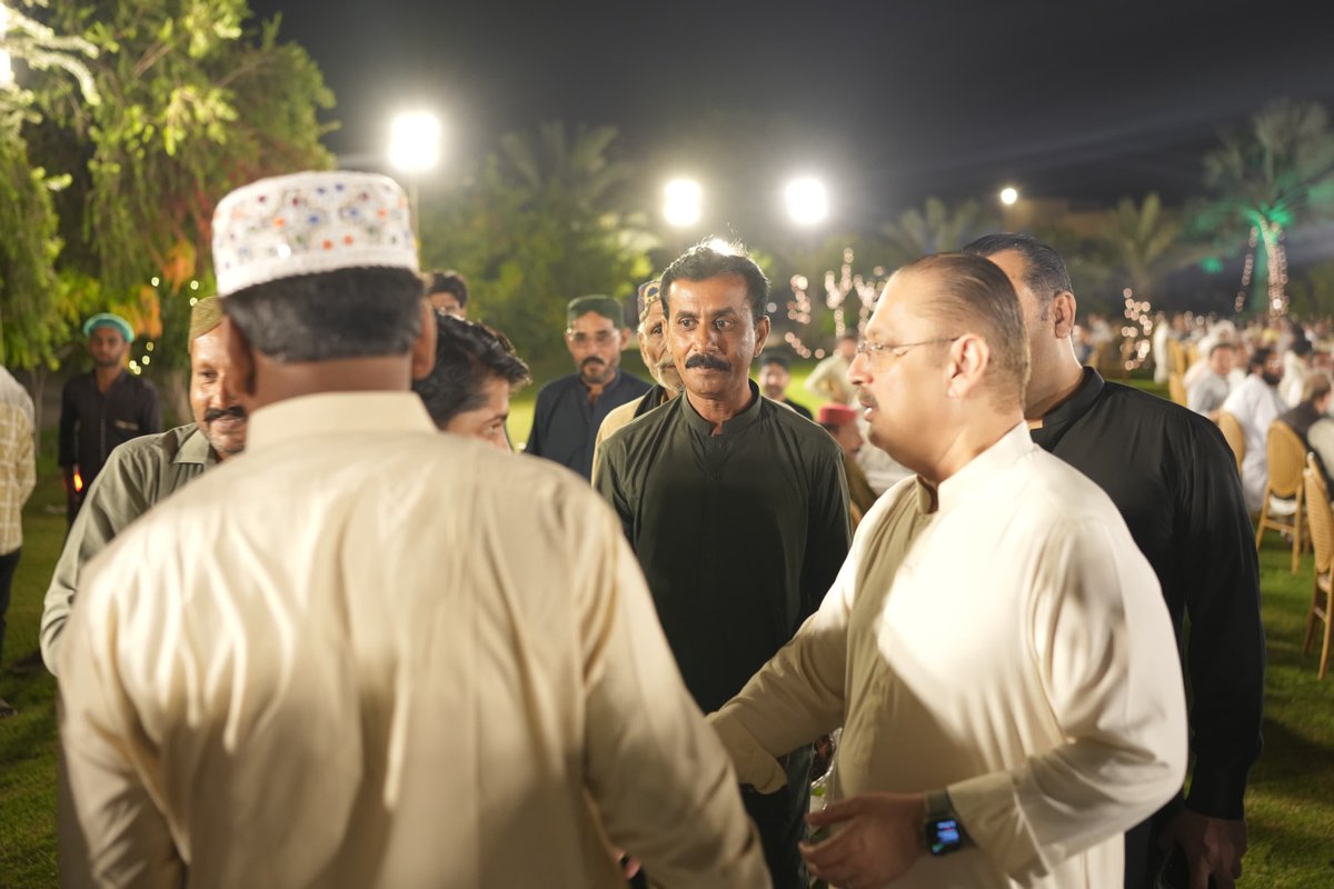 FaizullahK64113's tweet photo. راؤل ہاؤس راہوکی میں پی ایس-61 کے عوام کے اعزاز میں عشائیے کا اہتمام کیا گیا۔ شرجیل انعام میمن نے عوام سے ملاقات کی، ان کے مسائل سنے اور متعلقہ اداروں کے ذریعے مسائل کے حل کے لیے ضروری اقدامات کی یقین دہانی کرائی۔
@sharjeelinam https://t.co/pbcvysDmIL