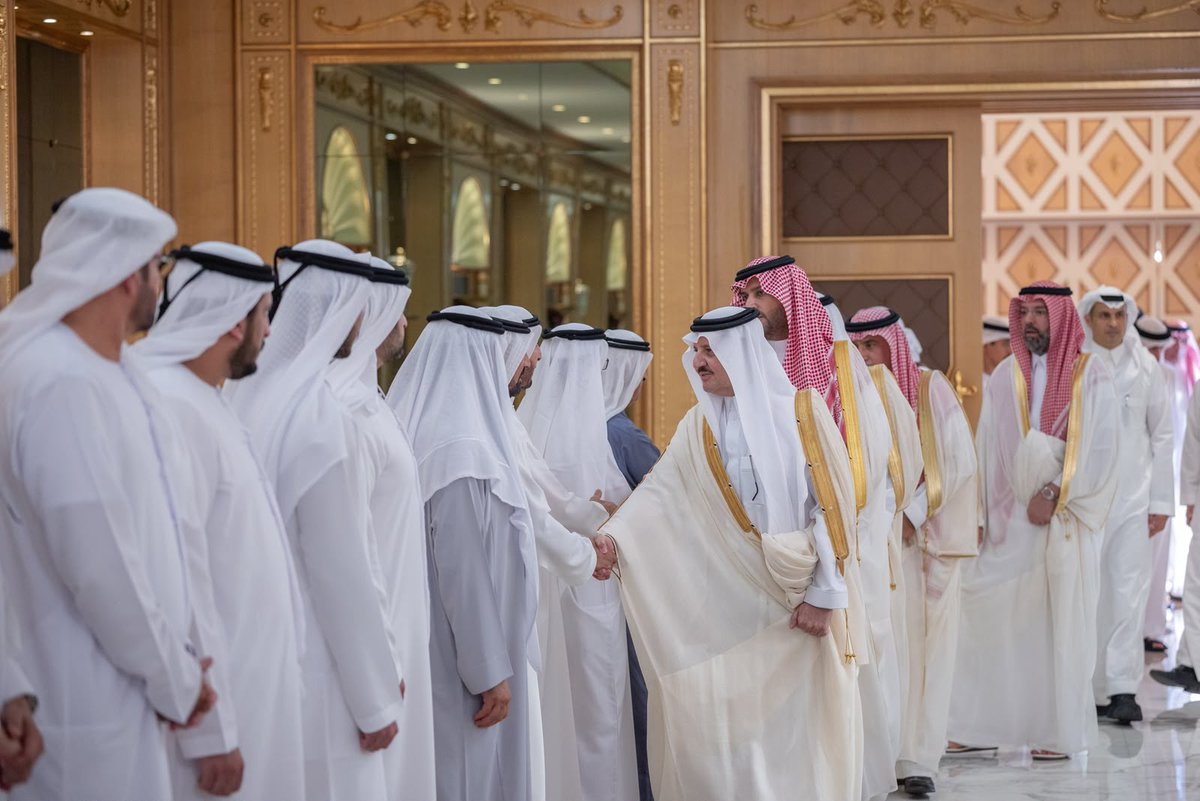 AlArabiya_KSA's tweet photo. وفد سعودي رفيع المستوى ينقل تعازي الملك سلمان وولي العهد إلى نائب رئيس الإمارات الشيخ محمد بن راشد في وفاة الشيخ أحمد بن راشد https://t.co/YEll1Y9TXY