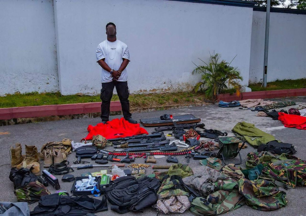 SIKAOFFICIAL1's tweet photo. The Ghana Police Service has arrested 64 suspects for the alleged unlawful possession of firearms and ammunition at a lounge near Achimota Mile 7 in the Greater Accra Region. 

The arrest followed reports from residents about the group’s suspected criminal activities and alleged trading of firearms in the area.

[📸: Ghana Police Service]
