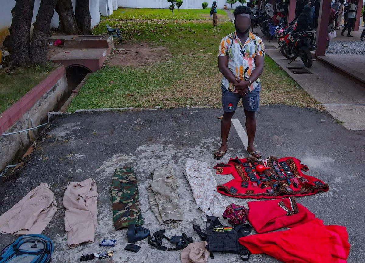 SIKAOFFICIAL1's tweet photo. The Ghana Police Service has arrested 64 suspects for the alleged unlawful possession of firearms and ammunition at a lounge near Achimota Mile 7 in the Greater Accra Region. 

The arrest followed reports from residents about the group’s suspected criminal activities and alleged trading of firearms in the area.

[📸: Ghana Police Service]