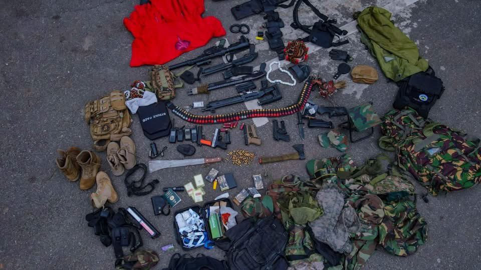 SIKAOFFICIAL1's tweet photo. The Ghana Police Service has arrested 64 suspects for the alleged unlawful possession of firearms and ammunition at a lounge near Achimota Mile 7 in the Greater Accra Region. 

The arrest followed reports from residents about the group’s suspected criminal activities and alleged trading of firearms in the area.

[📸: Ghana Police Service]