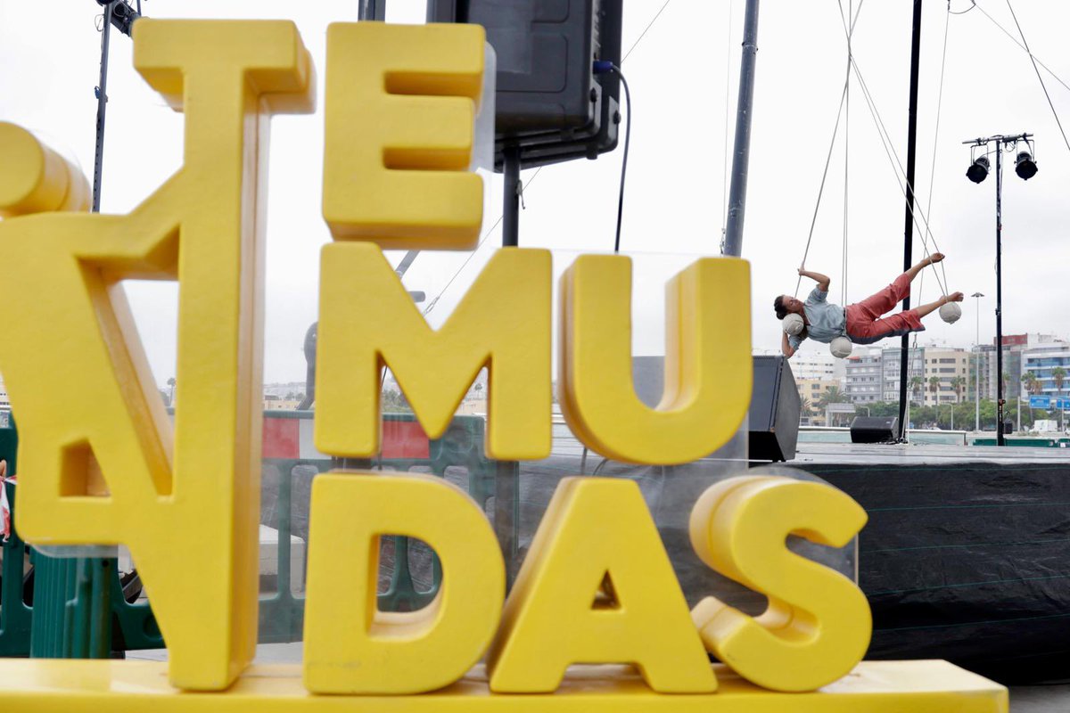 LPATemudas's tweet photo. #30TEMUDAS | DESªNUDA
Un cuerpo anudado en busca del cabo suelto 🪢
Maitane Serralde juega con la gravedad en «Desªnuda», una preciosa pieza física y visual de danza contemporánea y suspendida en la que cada caída puede convertirse en una nueva forma de avanzar
#islascanarias https://t.co/eJMidh30WS