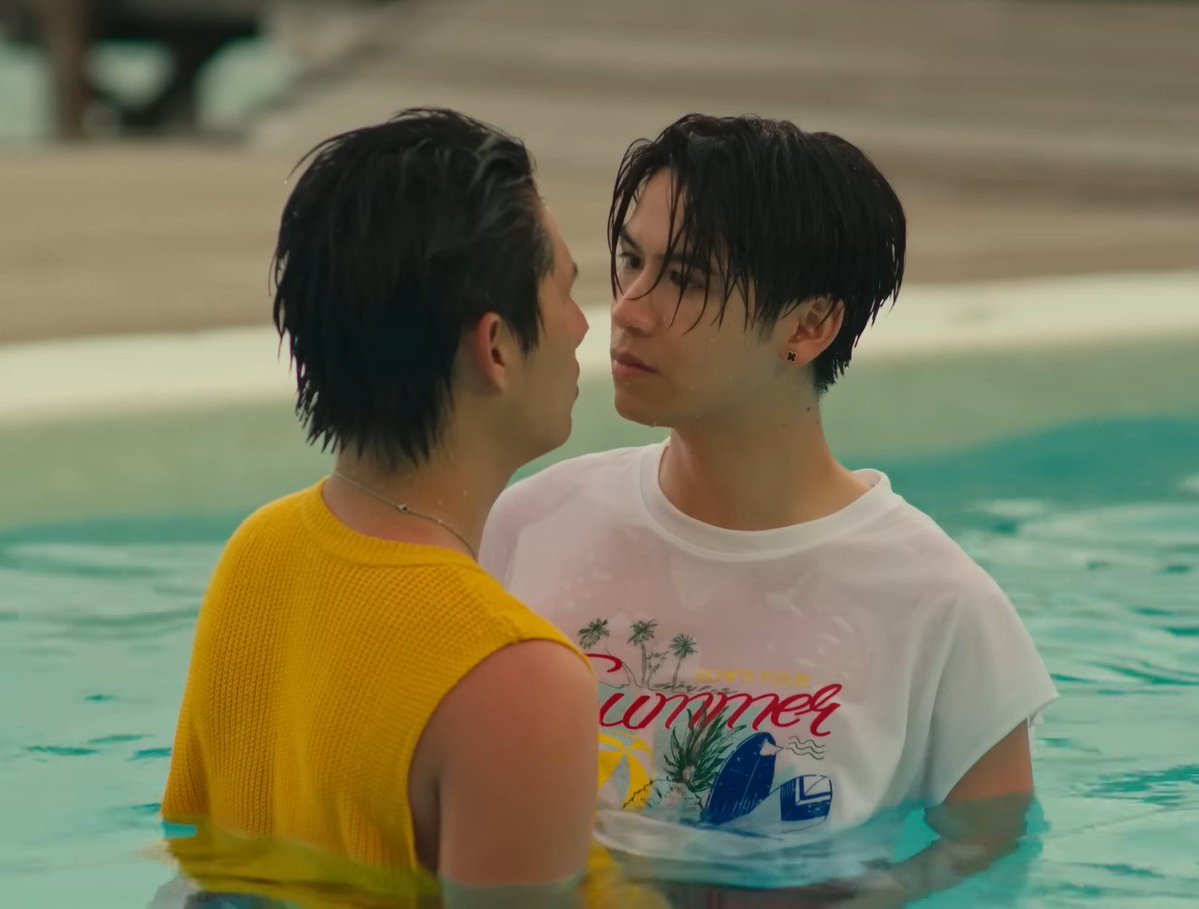 sunnyyyhoney's tweet photo. Taking advantage of the situation to hold a pretty boy by the waist. There was no reason to do that, he just wanted to.
#ThatSummerRewatchEP2 https://t.co/KTx1HpzfLA