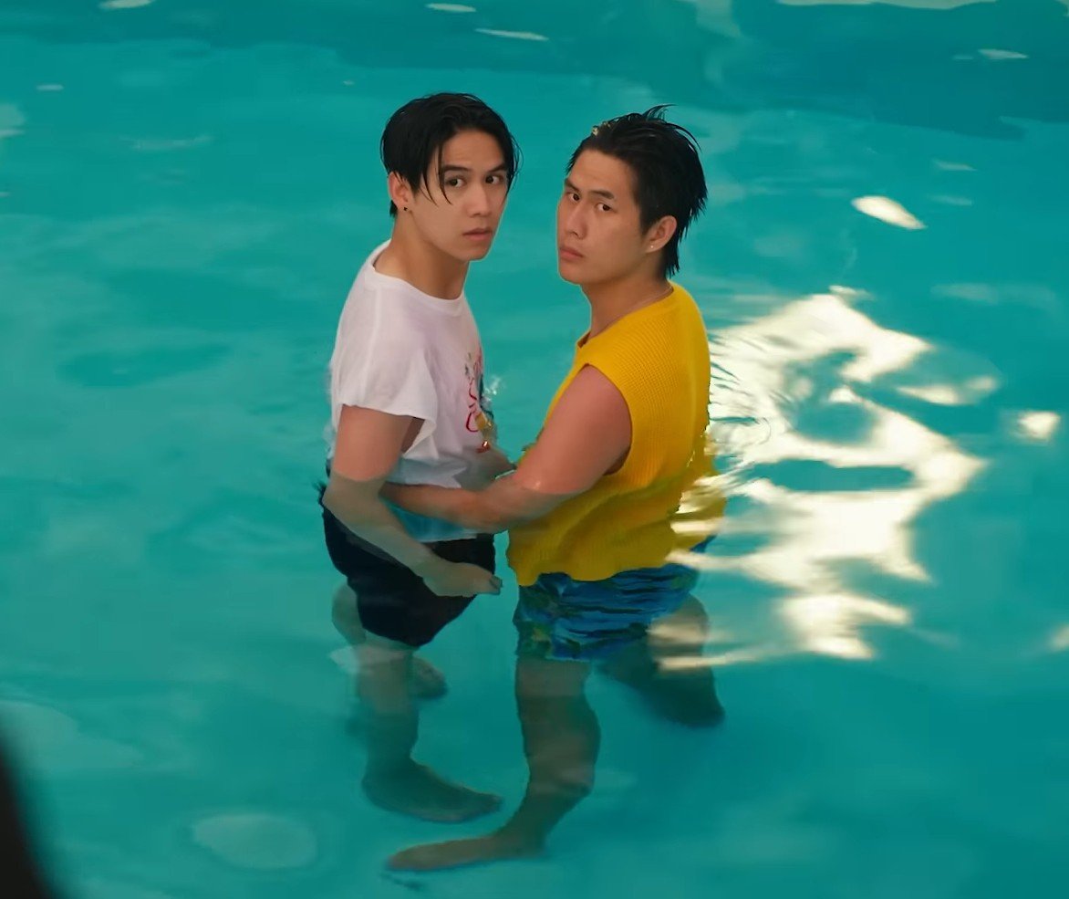sunnyyyhoney's tweet photo. Taking advantage of the situation to hold a pretty boy by the waist. There was no reason to do that, he just wanted to.
#ThatSummerRewatchEP2 https://t.co/KTx1HpzfLA