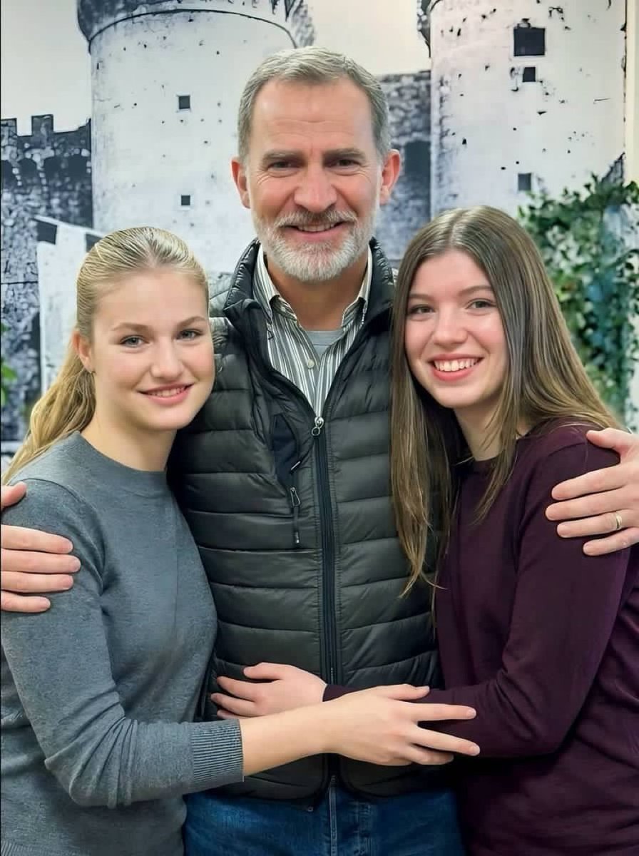 princessLe07r's tweet photo. Family is the most important thing in the world🫂 Missing my Lovely Family 💋💕😘🥰💞🫂👑🇪🇸 https://t.co/8JGoYjNLGi