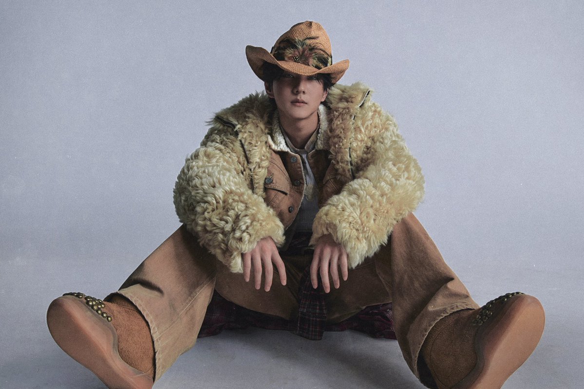 baekgu's tweet photo. promotional pictures for brokeback mountain (2005) https://t.co/mq9b5zml1a