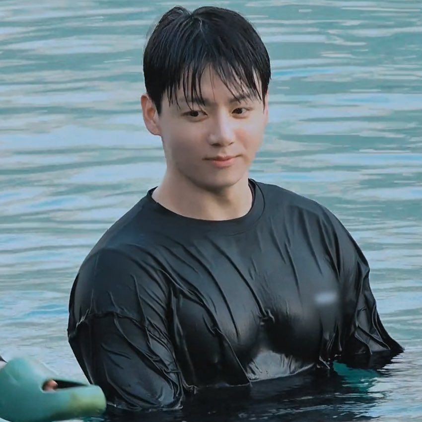 lavmaze7's tweet photo. “Ass or boobs” jungkook cause he got both https://t.co/LiZFes54nQ