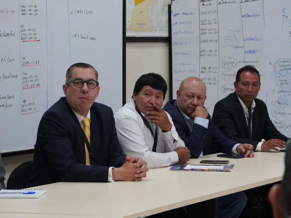 ARCH_Ec's tweet photo. 📢 #ARCHInforma

Recibimos a representantes de los transportistas de #GLP de las asociaciones @Fenatrape_EC, #CAMATRAP y otras, en una reunión liderada por nuestro director ejecutivo (E), @Christianpuent, con el fin de realizar seguimiento de temas en favor del sector. 🚚💨 https://t.co/Fvwj8Xle4l