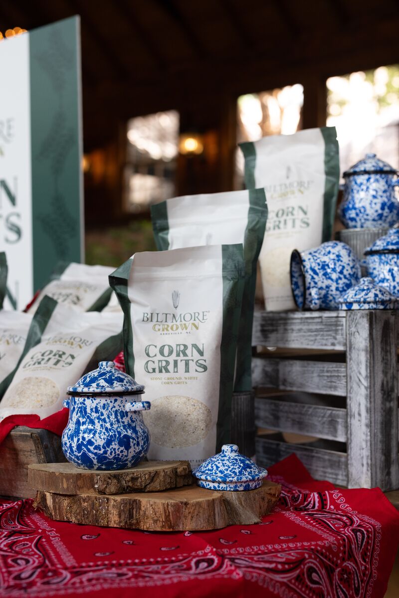 BiltmoreEstate's tweet photo. During this season of harvest, discover Biltmore® Grown; the highest-quality premium, pasture-based products from our estate 🍯

Meat, honey, sunflower oil, and more are harvested to offer you the best quality and sustainable choices. Learn more: https://t.co/5440MVBpET https://t.co/l2myWUkiCk