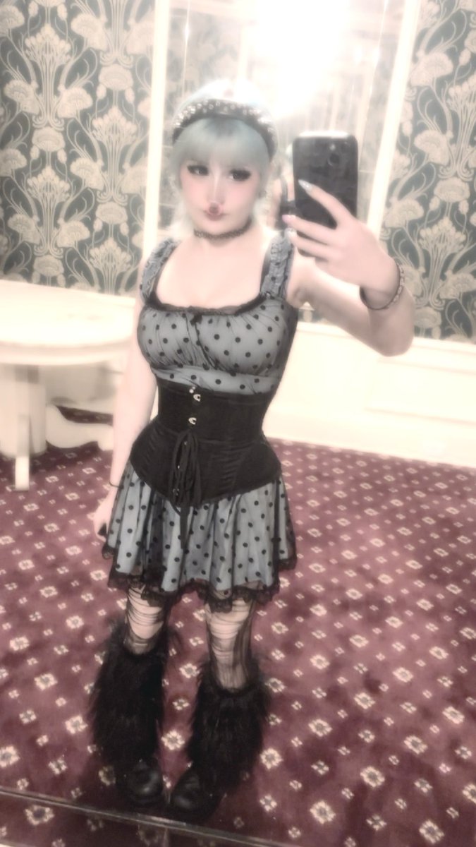 candik1ller's tweet photo. ignore my fat arms 😒😒 but look how cute my outfit was for a violent femmes concert 🥺 https://t.co/YtwFFoddnD