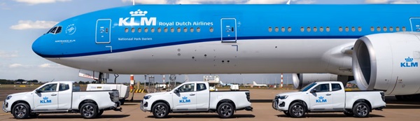BLOKmedia's tweet photo. Isuzu D-Max EV's in dienst bij KLM Engineering &amp; Maintenance https://t.co/PxElVoRjg6 https://t.co/SISSWGoDR8