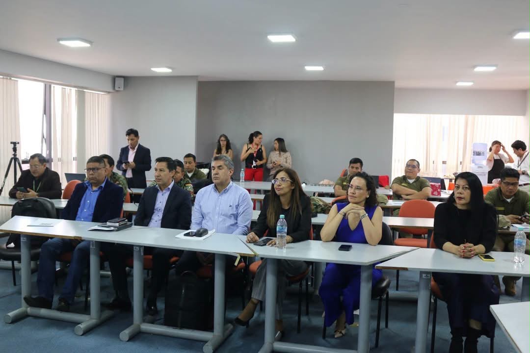 UNODCBolivia's tweet photo. Con financiamiento de @UEenBolivia, UNODC, junto con la @EJEBolivia y la Escuela de Fiscales de la @FGE_Bolivia, realizó Juicios Simulados en la Paz, Cochabamba y Santa Cruz, para fortalecer las capacidades de fiscales, jueces e investigadores en la lucha contra #LavadoDeActivos. https://t.co/igMVrseWHp