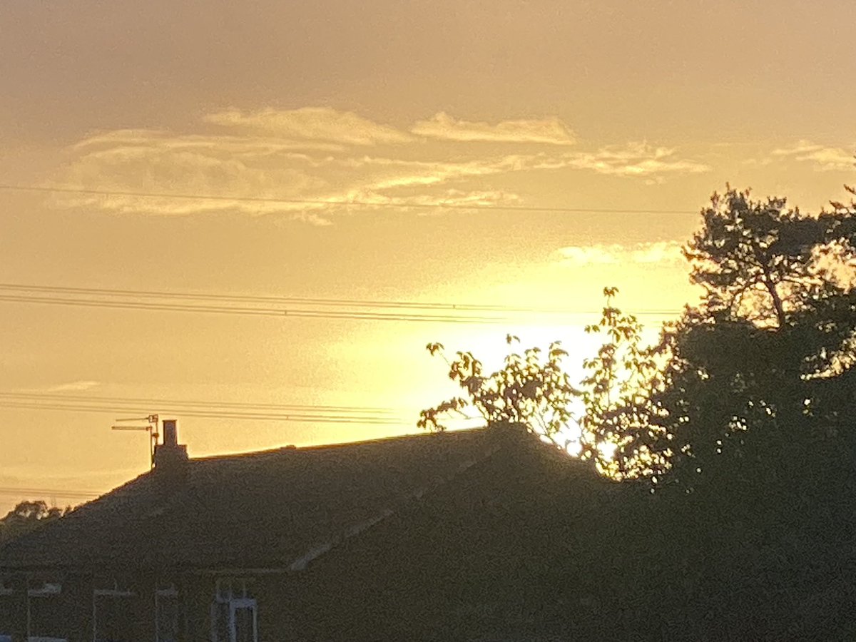JamesGregory197's tweet photo. Lovely #sunset in #Eaglescliffe tonight. #Weather #Photography #sunsetphotography #SunsetMood https://t.co/hlcuja1TvW