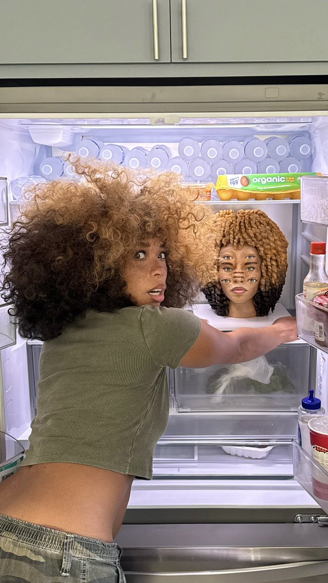 Kieraplease's tweet photo. look it’s backrooms me (: https://t.co/rpFTEn7vkB