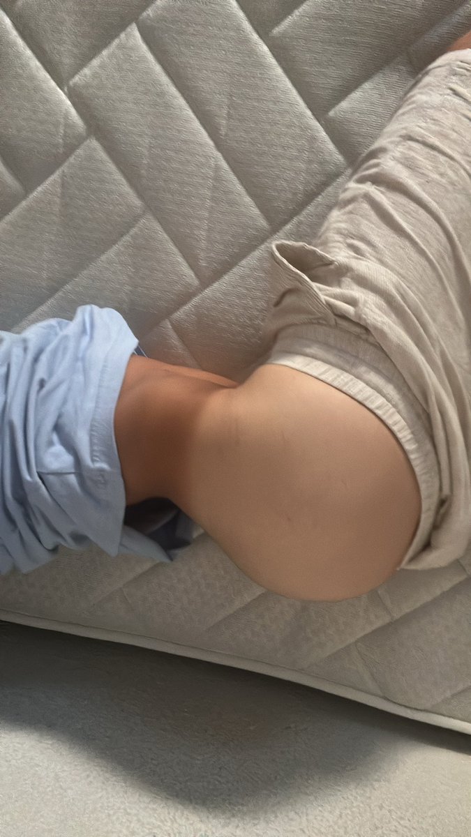 Lillunna19's tweet photo. do u like this ? I want my gym rat  boyfriend.. #mlm #twink #virgin #gay #teenage https://t.co/E8q17BOMzJ