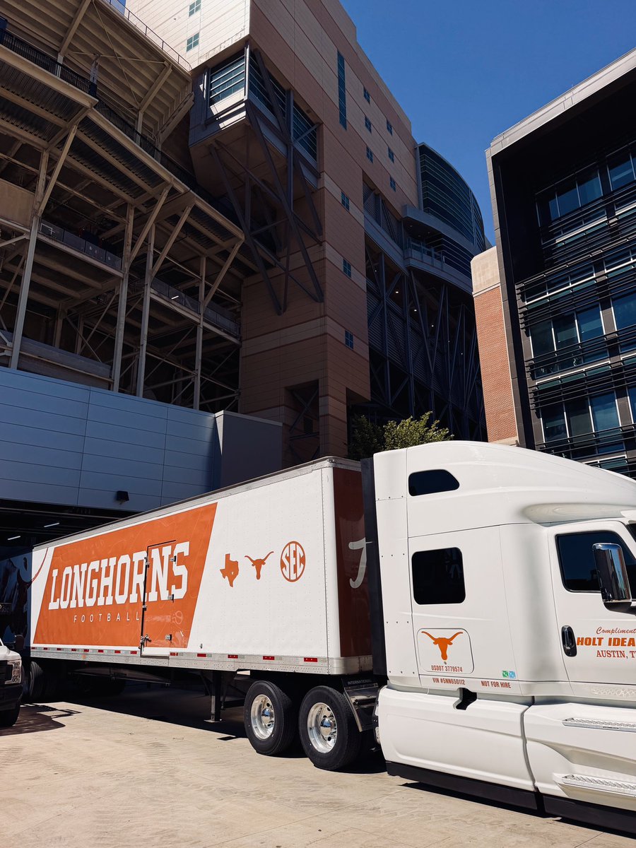 TexasFootball's tweet photo. 📍Knoxville, TN https://t.co/W5c96iiM8p