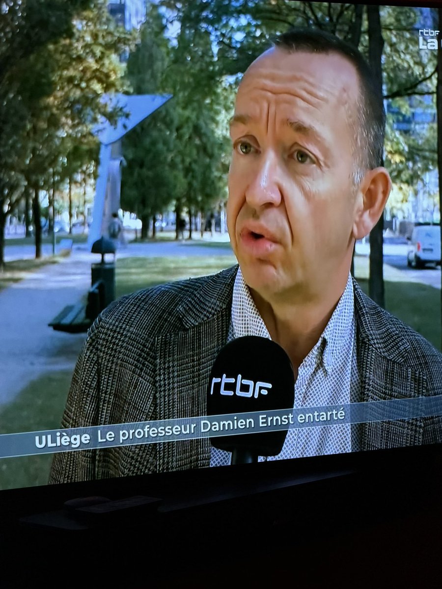 lebelino2's tweet photo. Les commentaires lamentables au #jt1930 de #rtbfinfo. S’agit-il d’une agression à caractère politique ? https://t.co/Cf4K98twyW