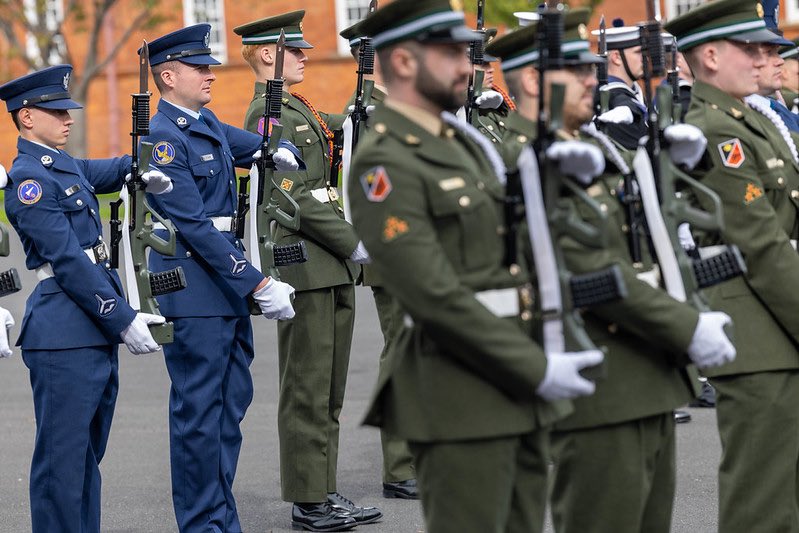 DF_Sgt_Major's tweet photo. Delighted to attend today’s Veterans Day Parade.

There is something special about coming together to recognise &amp; celebrate those who have served, &amp; to share in the camaraderie that exists across the veteran and serving communities.
#Alifelessordinary 
#Respect 
#Service 
☘️🇮🇪☘️ https://t.co/9TyUlFkcH9