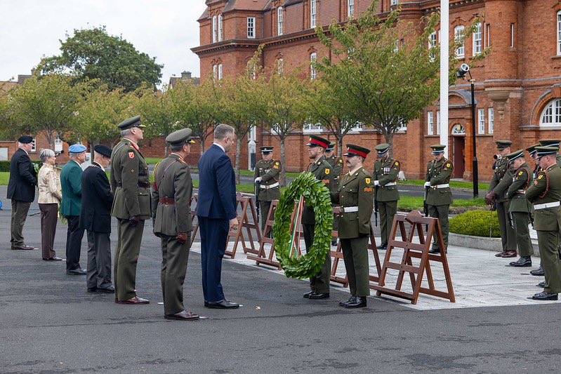 DF_Sgt_Major's tweet photo. Delighted to attend today’s Veterans Day Parade.

There is something special about coming together to recognise &amp; celebrate those who have served, &amp; to share in the camaraderie that exists across the veteran and serving communities.
#Alifelessordinary 
#Respect 
#Service 
☘️🇮🇪☘️ https://t.co/9TyUlFkcH9